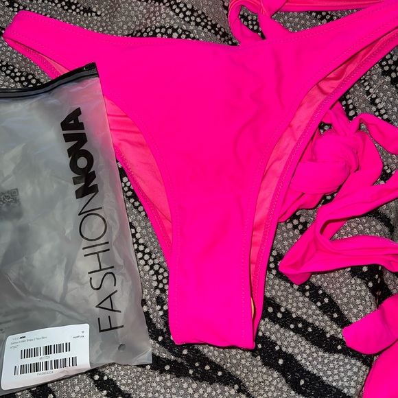 New Fashion Nova “Summers in Miami” Bikini - Picture 3 of 4